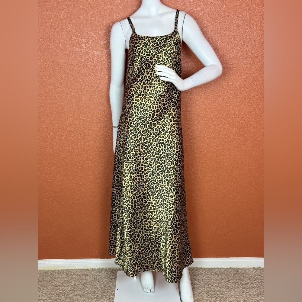 VICTORIA'S SECRET Leopard Print Satin Medium Chemise Full Length Lingerie.  E33